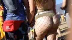 Plump Festival Girl In Fishnets & Hotpants